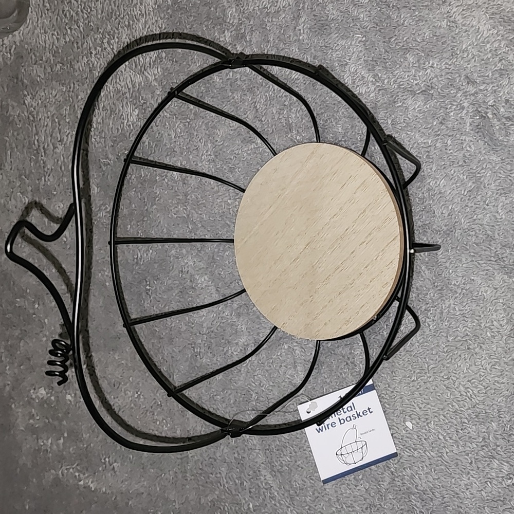 Black Metal Wire Fruit Basket - Picture 1 of 5